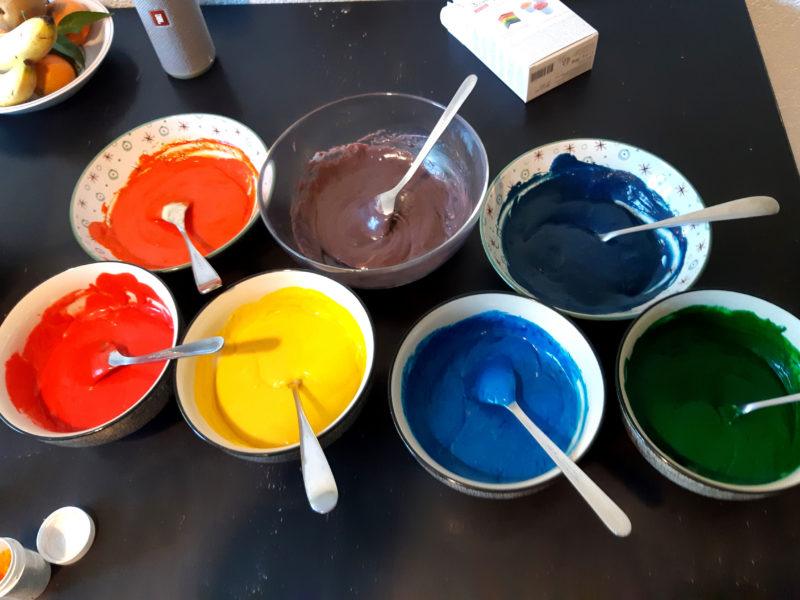 pates colorées gâteau arc en ciel